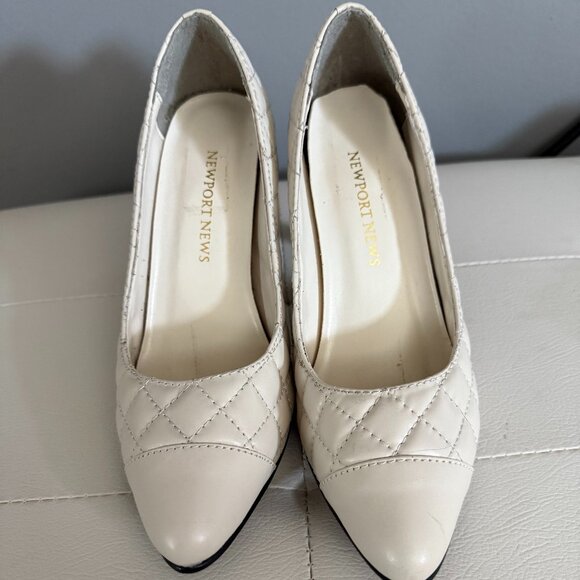 Newport News Quilted White Heels - Picture 1 of 3